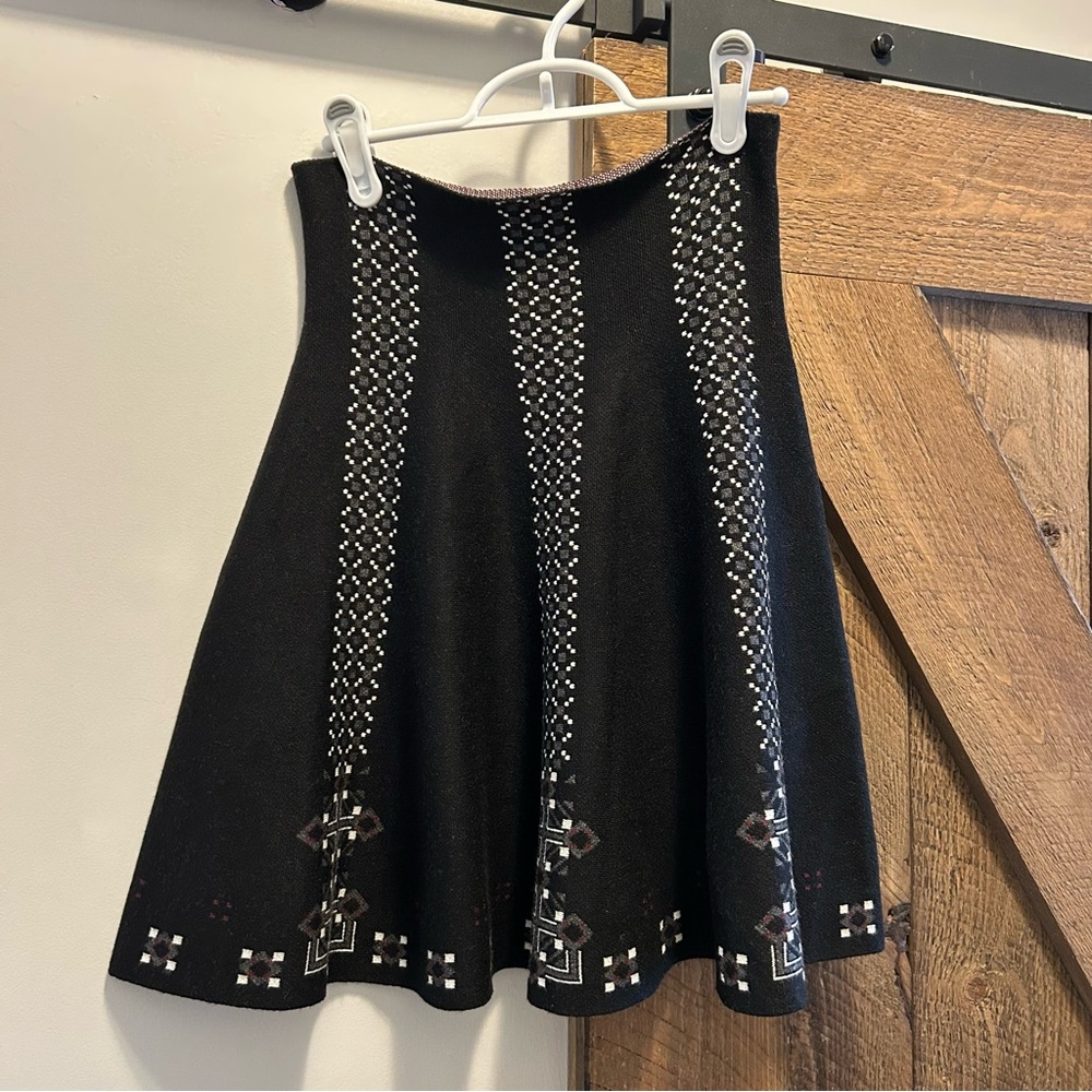 Knit A-Line Mini Patterned Skirt - Picture 4 of 7